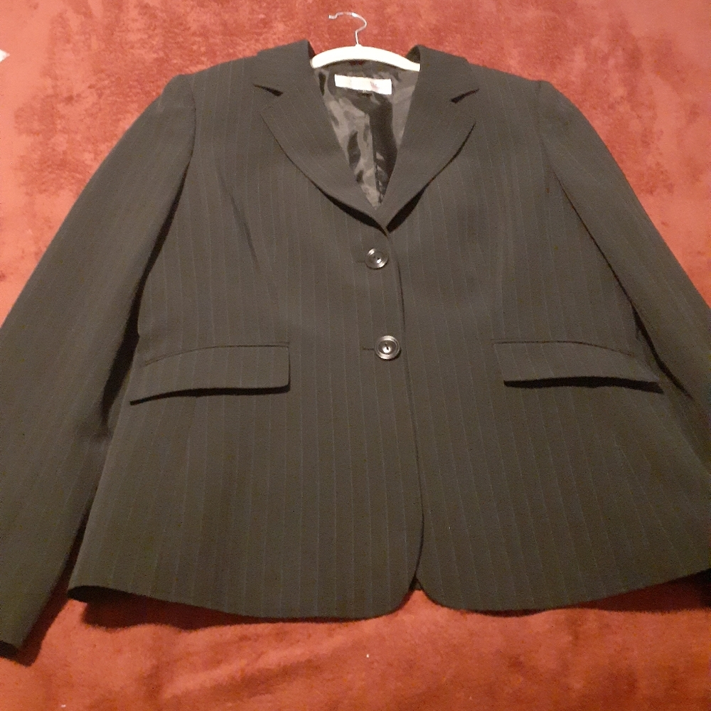 Tahari Plus Size Blazer (NWOT) - Picture 6 of 9
